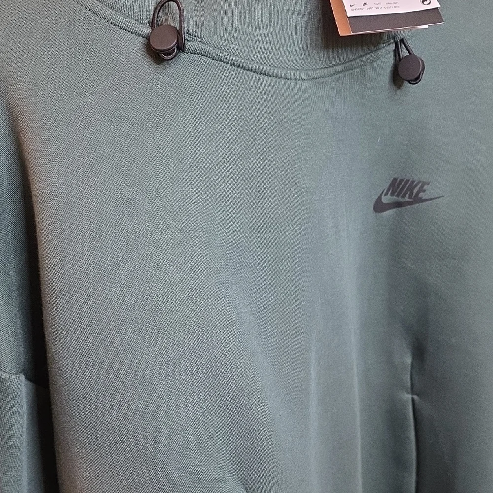 Nike Sportswear Tech Fleece Women's Oversized Hoodie - L NWT - Picture 4 of 9